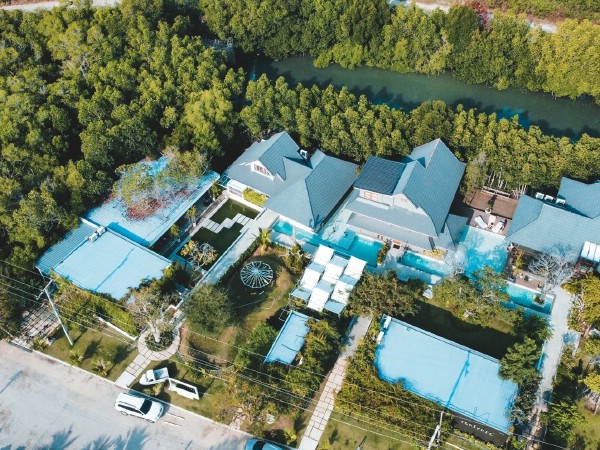 เซ้งหรือขายกิจการรีสอร์ทใหม่ พื้นที่ทั้งหมด 3 ไร่ ใกล้หาดเจ้าสำราญ อำเภอบ้านแหลม เพชรบุรี เป็นวิลล่าหลังใหญ่ ติดทะเลสาป ห่างจากทะเลเพียง 50 เมตร